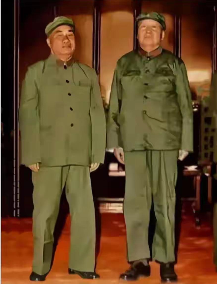 这是毛主席和朱德总司令的真实样貌，这可不是演员扮演的拍摄于1966年的珍贵照