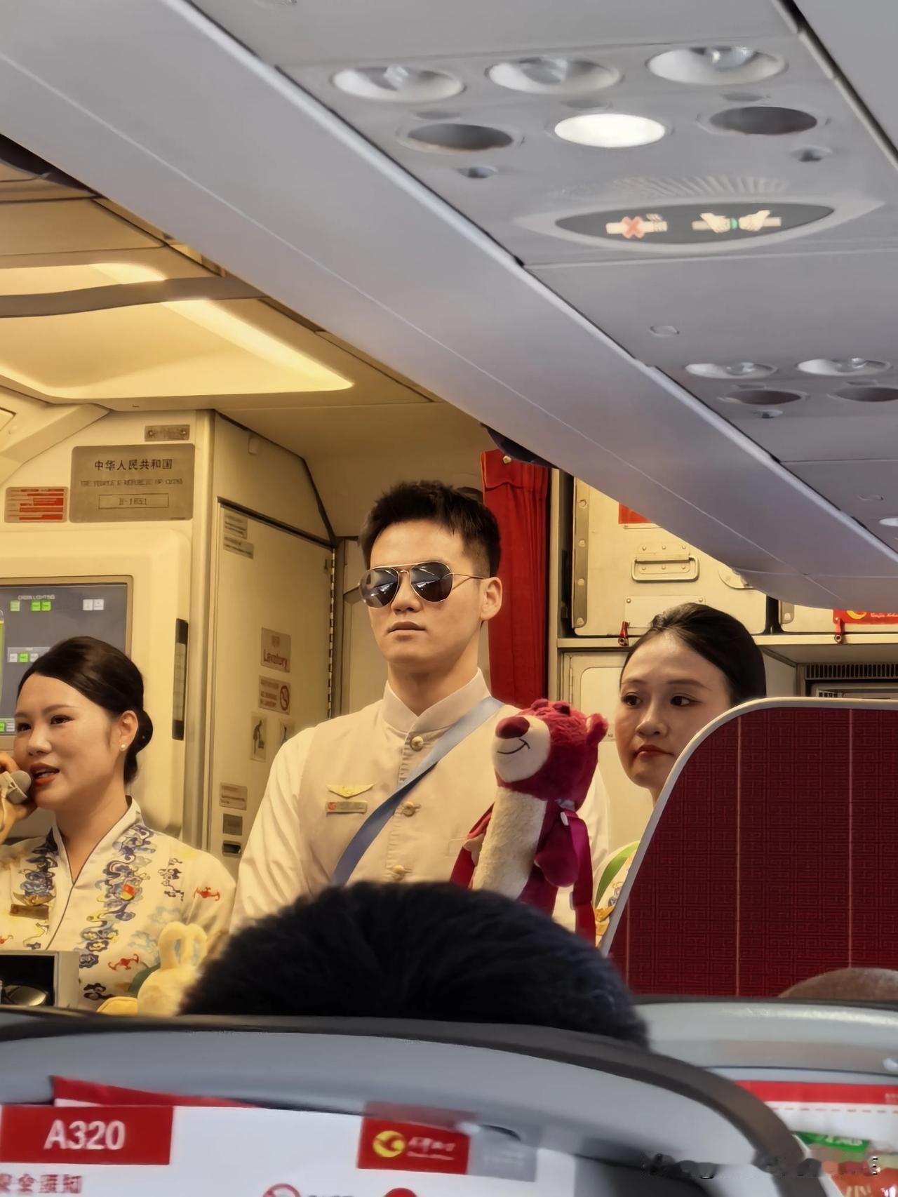 什么时候开始海南航空也跟春秋航空一样沦为廉价航空了？今天从西安去贵阳出差，乘