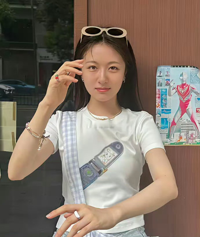 老天奶，李兰迪太敢了，竟然晒出自己的素颜，她怎么这么自信啊​​​