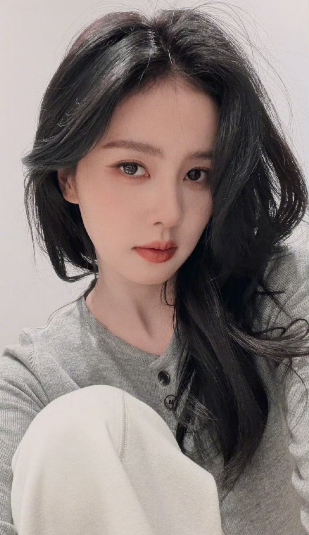 白鹿什么发色和风格都能轻松驾驭！