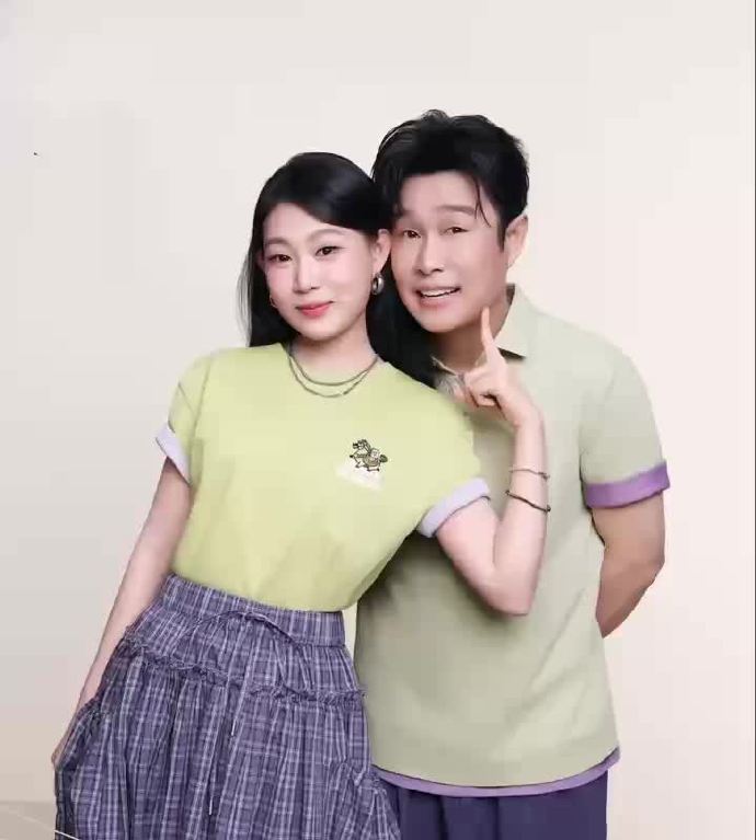 小沈阳沈佳润这组像兄妹小沈阳沈佳润父亲节大片看这组大片才懂什么叫“基因强大”！