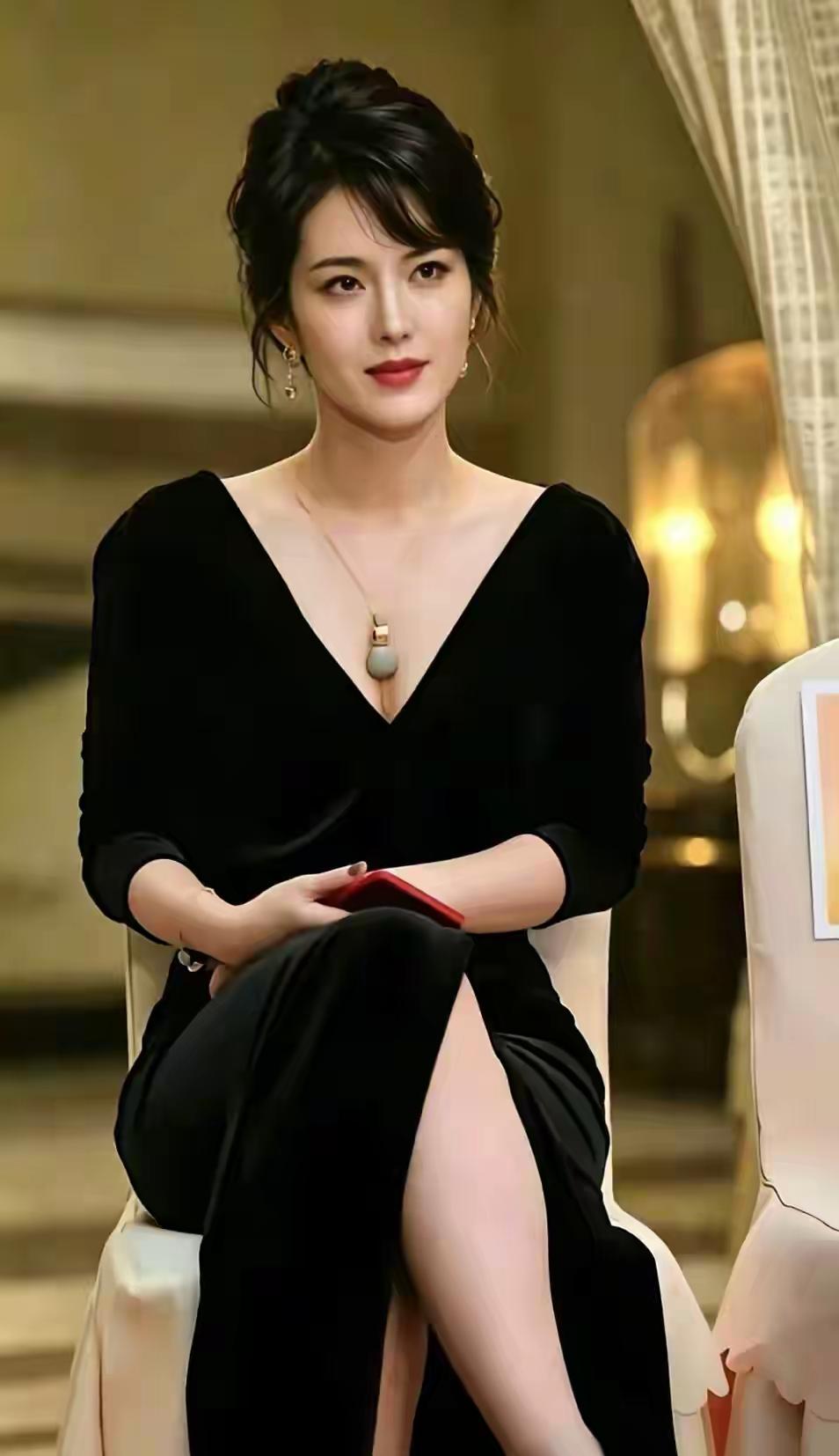 干净清爽迷人到挪不开眼的美女，那是一流最打动男人内心的气质！相信有90%的男人