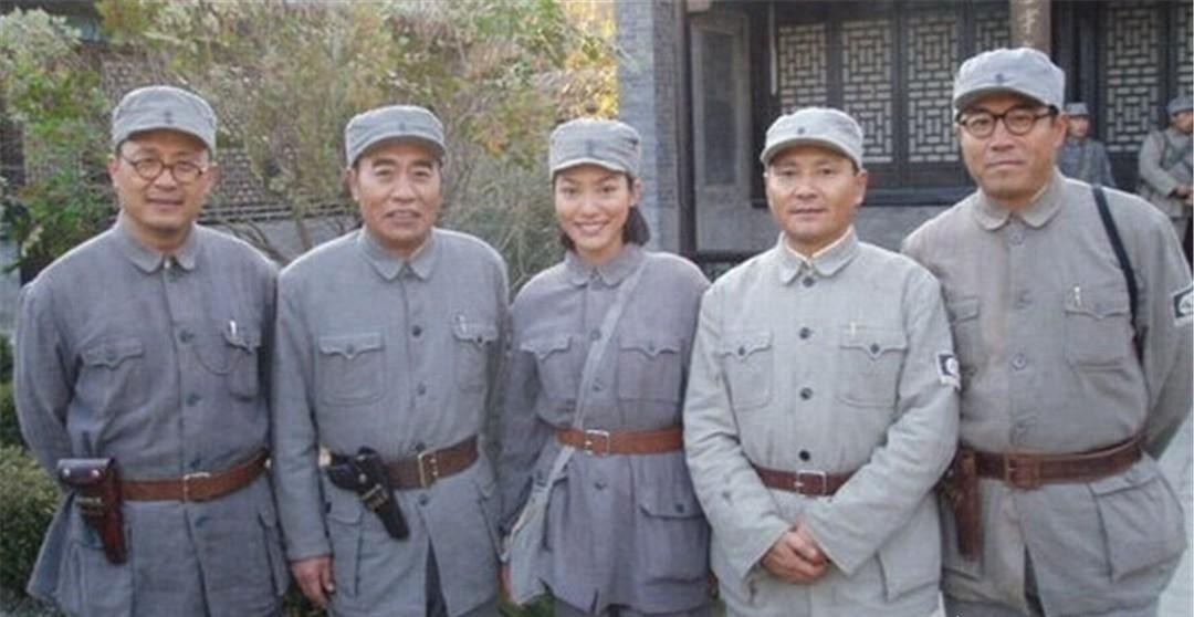 八路军三个师分别由哪些主要领导人带领？揭秘十二位关键人物的具体身份1937年8