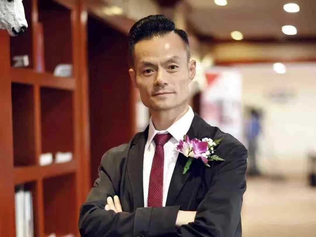 “脸上没肉，神仙难斗”是一句流传很广的民间俗语，主要源于传统面相学的说法。综合来