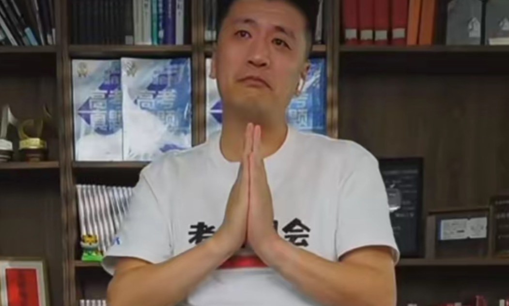 我问我爸：“张雪峰要退出直播，这是真的吗？”我爸神秘一笑，道：“这你就不懂了，