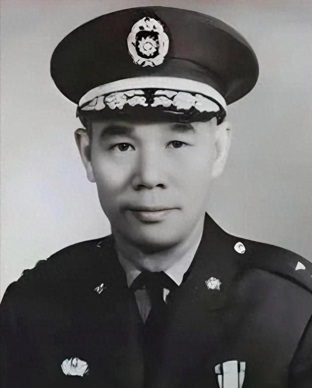 1995年11月，在荷兰鹿特丹，一位96岁高龄的华人老者在寓所藤椅上沉沉睡去，再