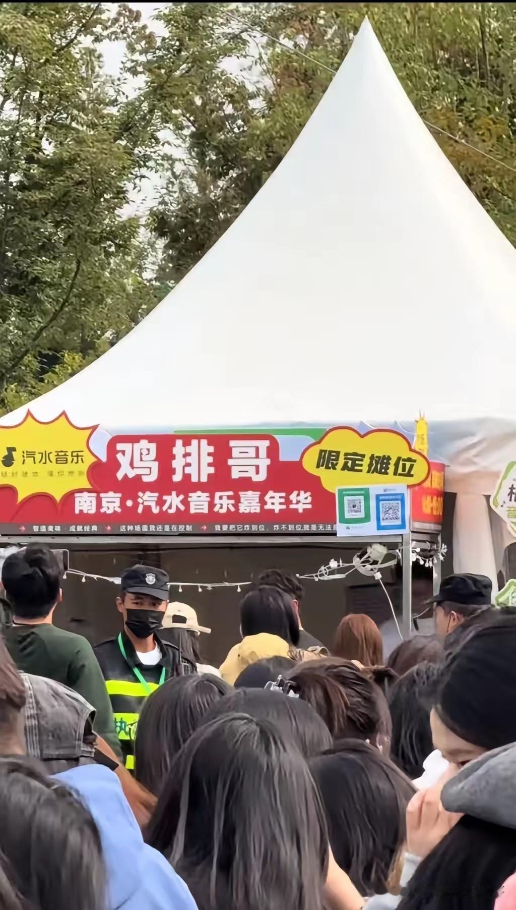 鸡排哥,你不得不佩服他,他是一个非常具有商业头脑的江西人,也知道全国的老百姓不可
