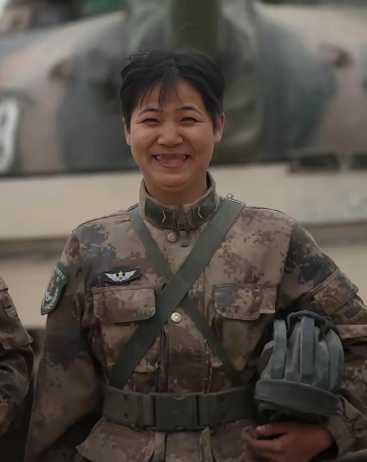 黄海献，女，汉族，2001年8月24日出生，广西藤县人，共青团员，2019年9月