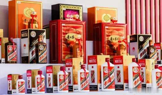 “金融硬通货”回归普通白酒属性的重大转折点。茅台本质是消费品，过去主要靠单位接待