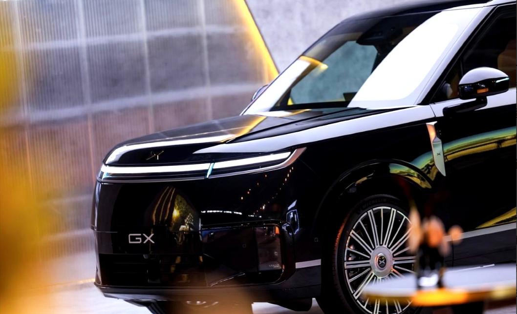 小鹏现在是真的有点无奈了……一台自称“科技豪华”的旗舰SUV，结果全网像打了鸡血