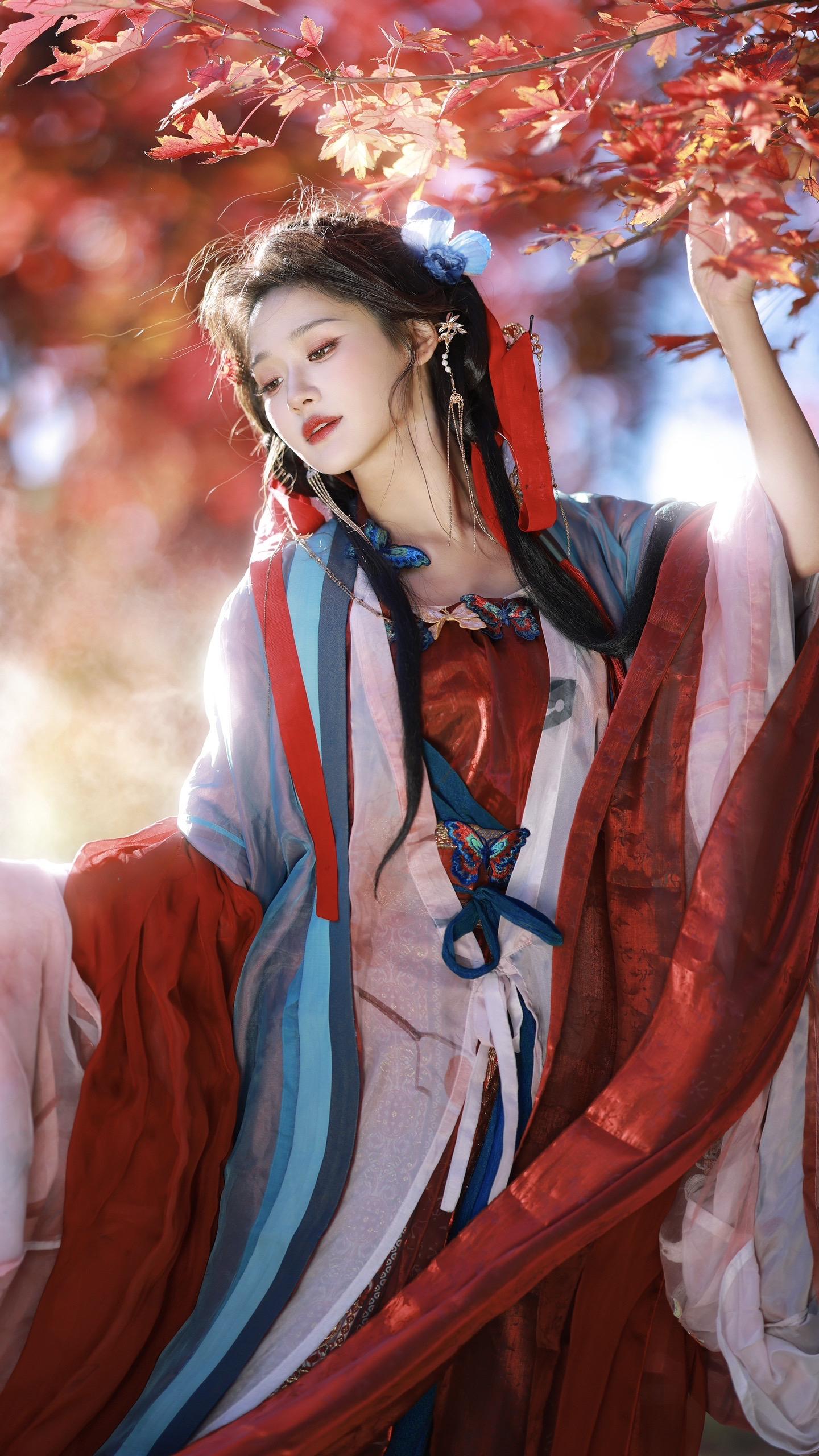 浓烈的红🍁。和小九拍滴红枫