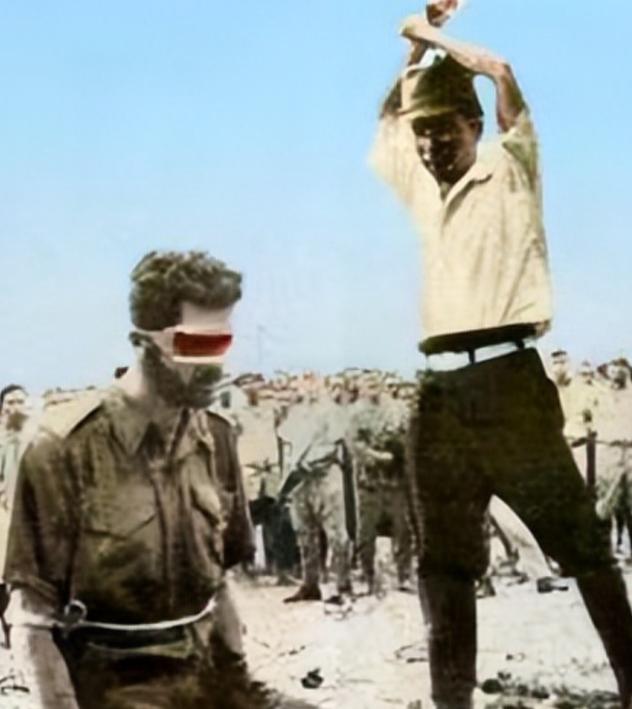1943年，一个日本人砍下一个男人的脑袋，结果，因为这张照片，10万日本人几乎全
