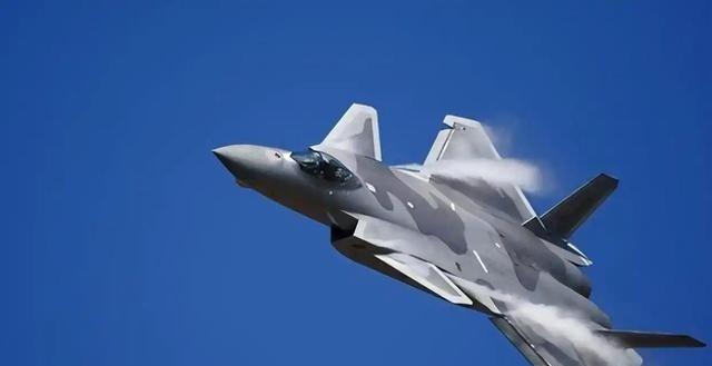 歼-20曾刚登上世界第一时，美媒还没来得及反驳，俄罗斯专家就泼了一盆冷水：“中国