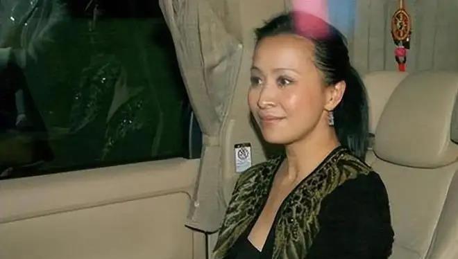 1990年深夜，曾志伟打电话给刘嘉玲：玲玲，三缺一，过来不？刘嘉玲欣然前往，岂料
