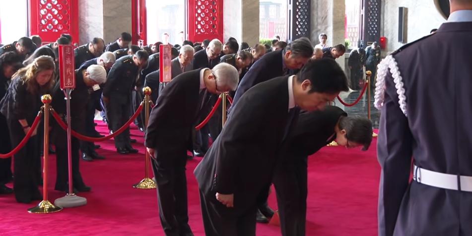 赖清德祭奠国民革命忠烈3月29日，赖清德率领着岛内的主要部门的负责人到台北