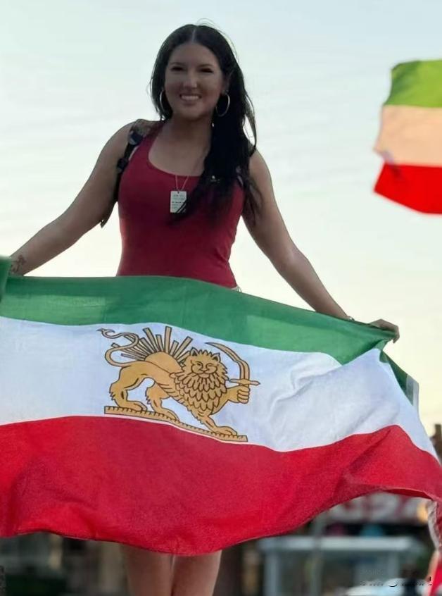 伊朗这是拿到了清朝末年的剧本了，伊朗统治阶层的教士集团，有40%都是阿塞拜疆人。