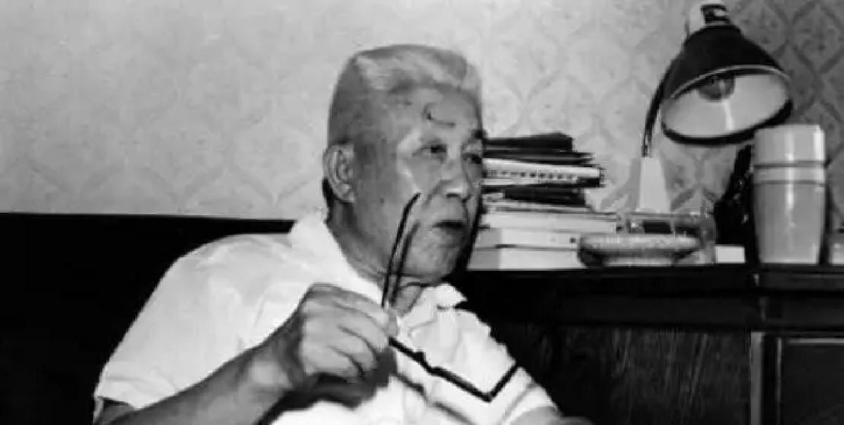 1983年，郑洞国的孩子们给他捎来了陈碧莲写来的信。麻烦各位读者点一下右上角的