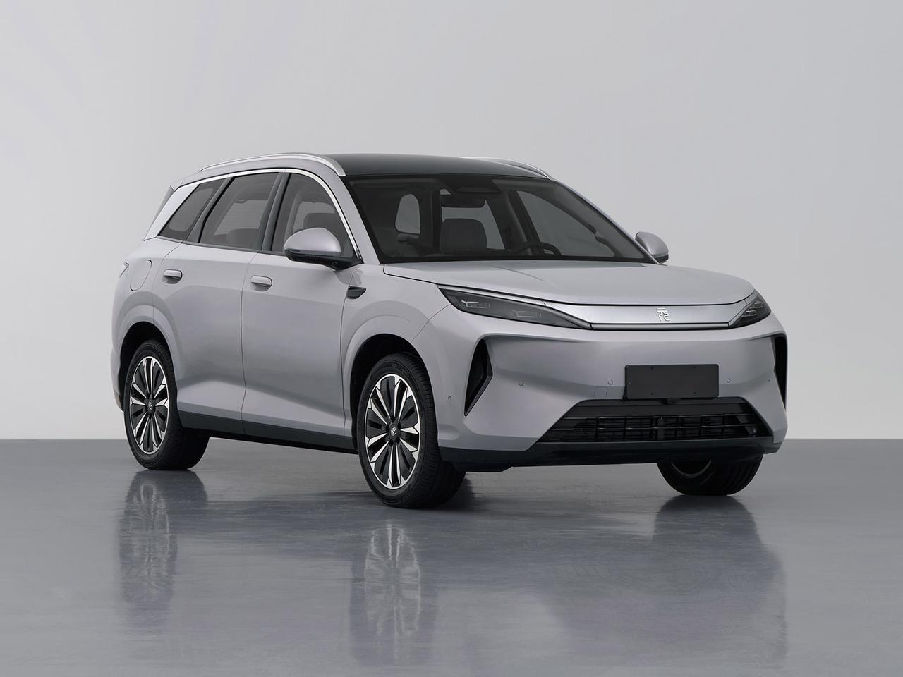 新款元PLUS升级车更大，性能更强，也更重长宽高4665*1895*1675