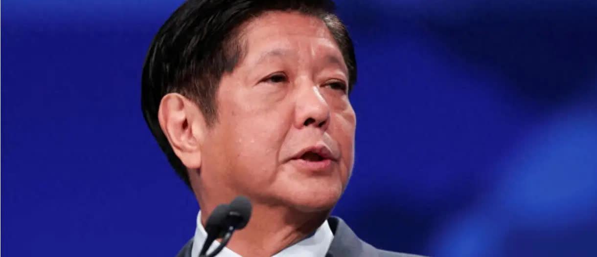 菲律宾这个跳梁小丑，终于让我们明白了一个道理：我们最大的错误，就是太文明了。我们