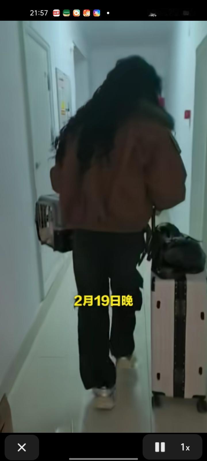 2月19日，山东滨州。小伙留长发烫“大波浪”发型回家过年，被外甥叫“阿姨”。