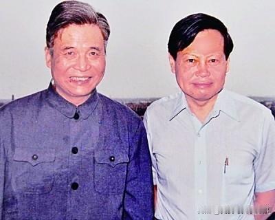 看到杨振宁覆盖国旗，才明白他和钱学森根本不用比。一个用方程拆解宇宙，一个用
