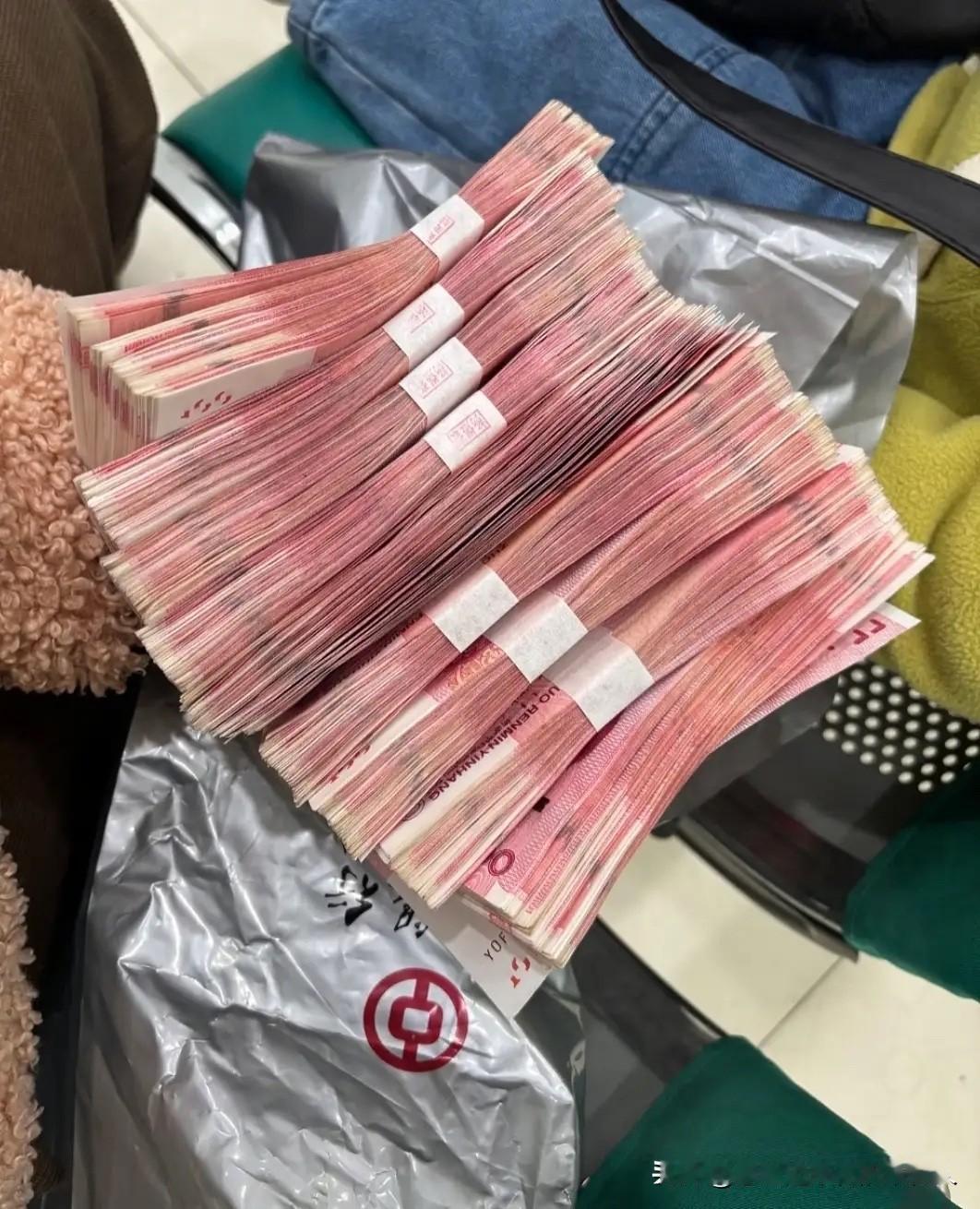 2026年1月5日，正好是银行存取款新规实施的第5天，上午我特地去银行存10万块