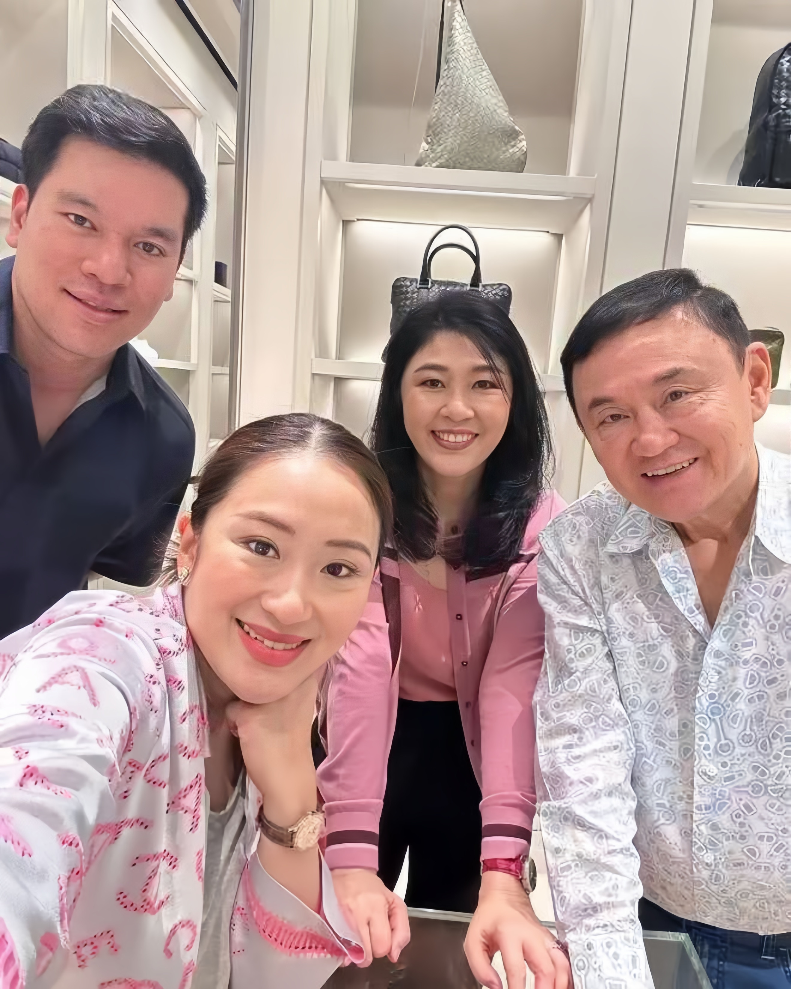 一个家族居然出了四位国家总理，这在全世界可能也是独一无二的。这就是泰国的他信家族