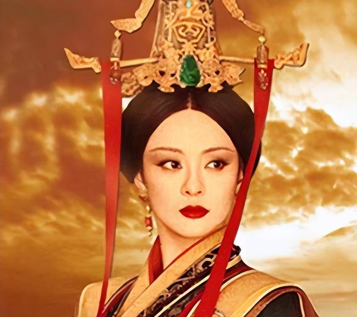 1986年，陕西村民挖水渠，在麦田之下意外发现沉睡地下两千年的“秦国王陵”——疑