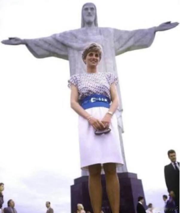 威廉王子和情妇罗丝之间的丑闻已经平息，但是他的脸上却看不到笑容，没有了昔日的自信