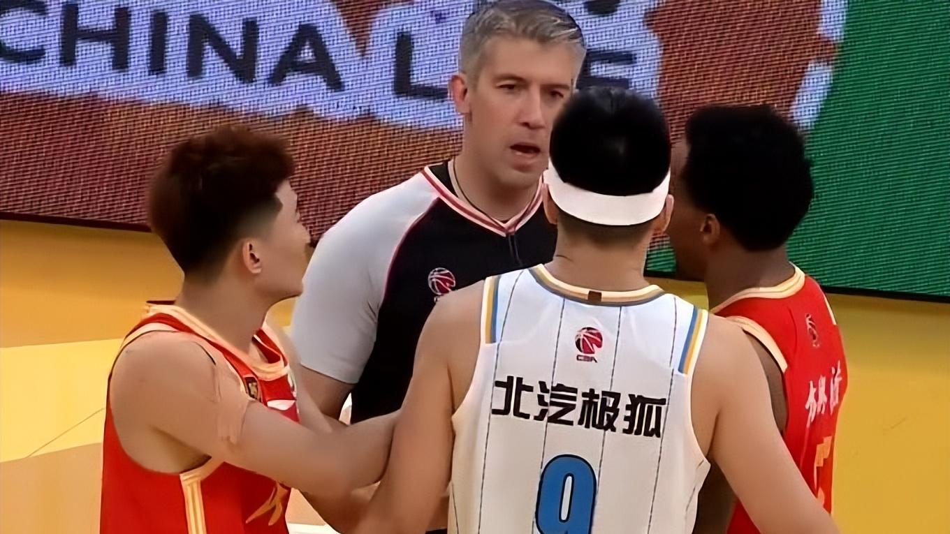 痛失好局,广厦队被北京队逆转,孙铭徽发挥灾难,胡金秋带不动
