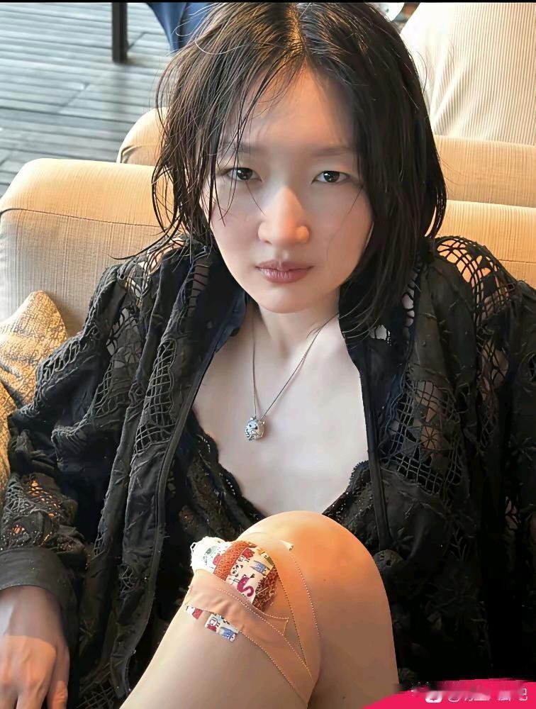 五年没进组拍戏，三金影后周冬雨，到底靠啥活着？别人一年轧四部剧，恨不得把档期