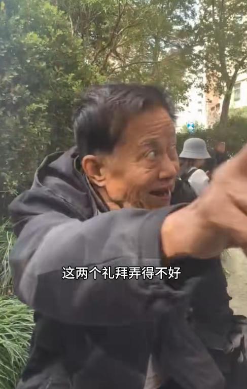 我的天！建工大爷，好不容易解套了，现在又套上了。刚看到有人发给我视频，大爷对着