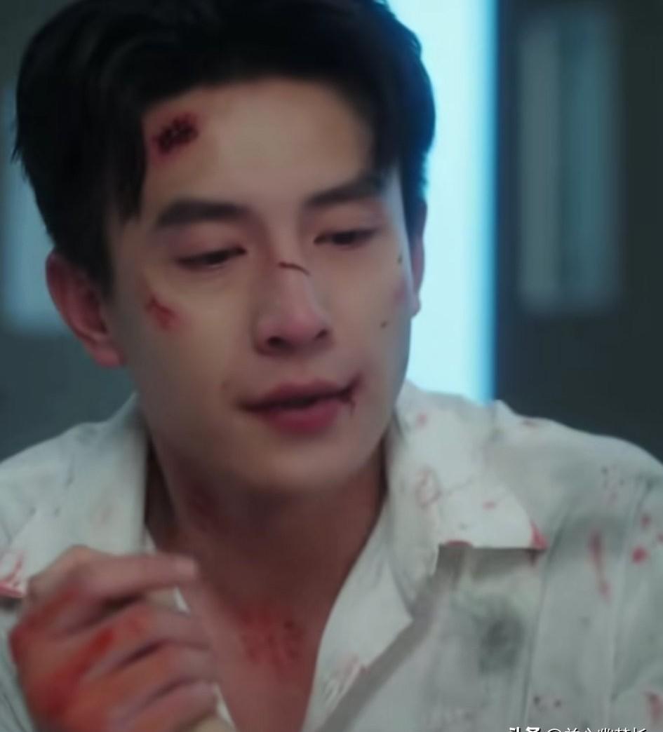 短剧演员的遮羞布，被刘萧旭一个「生理性痉挛」扯烂了。看他在《你藏于星夜》里求医