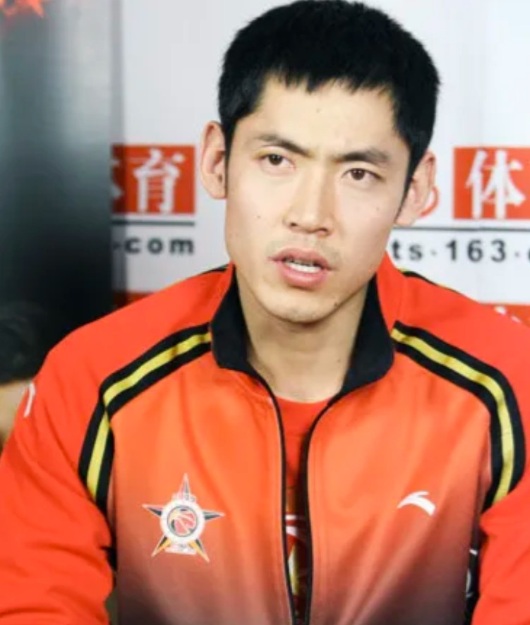 如果辽篮重建，我问儿子，谁当主教练合适，他不加思索地回答，张庆鹏。为啥是他，儿子