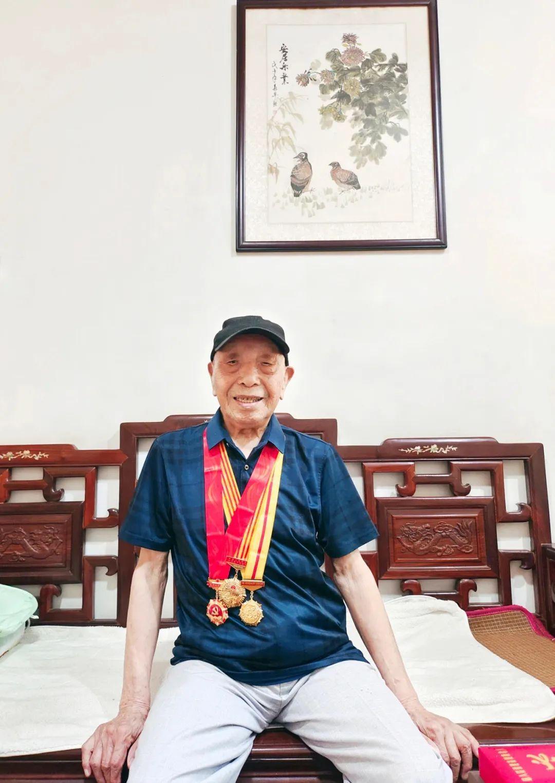 于孝荣（1925年9月‑2025年），山东桓台人，是参加过抗日战争、解放战争的老