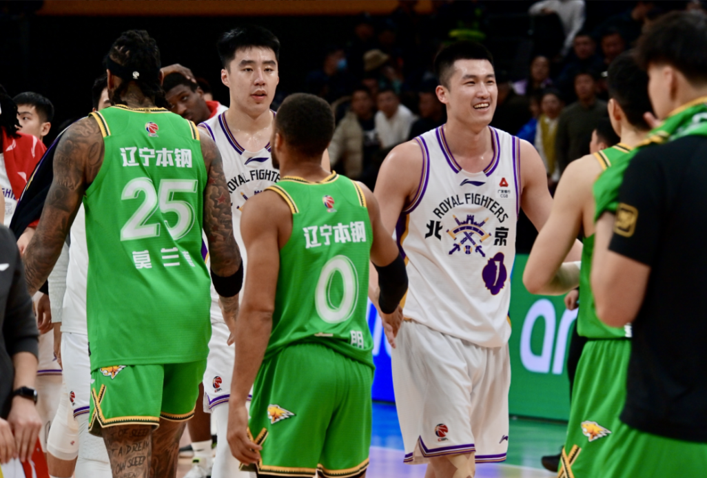 12月22日，在2025-2026赛季中国男子篮球职业联赛（CBA）第三轮比赛中