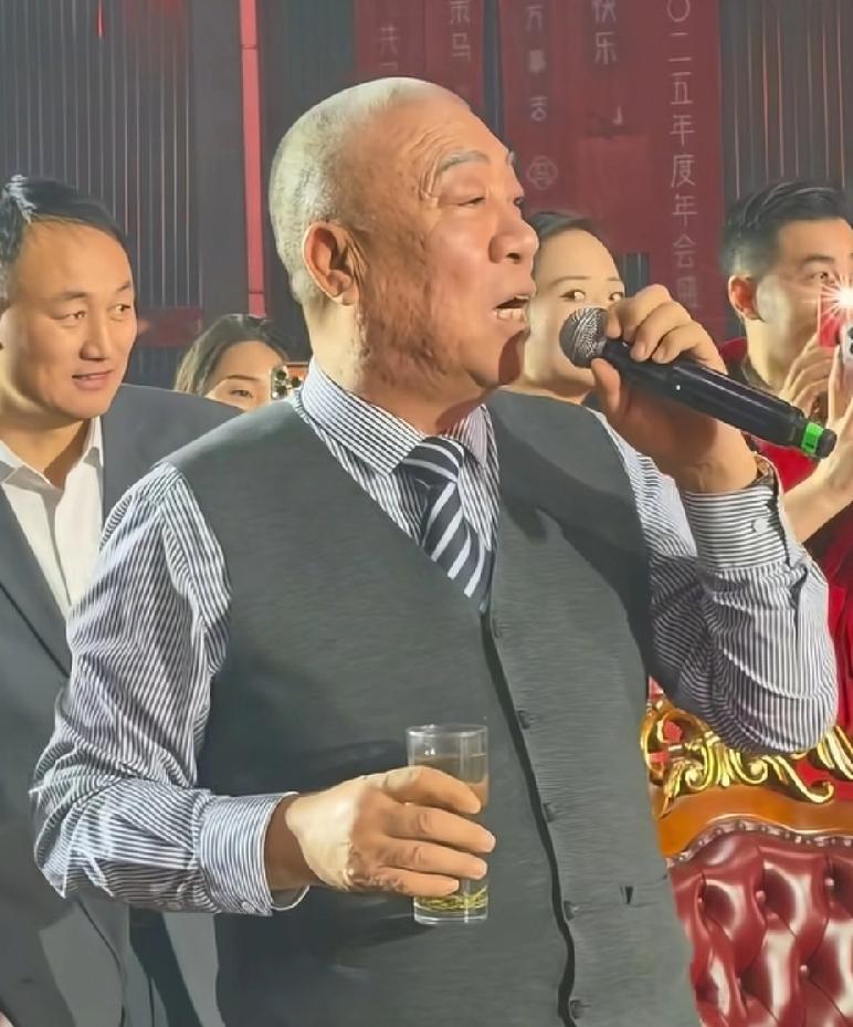 崔培军发1.8亿年终奖，也给企业打一波免费广告了！上各大平台热搜，特别，前一二名