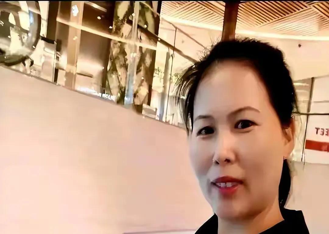 汪小菲家的小杨阿姨要回家了，有多少人羡慕杨阿姨命好！网友们热闹了，在小杨阿姨你