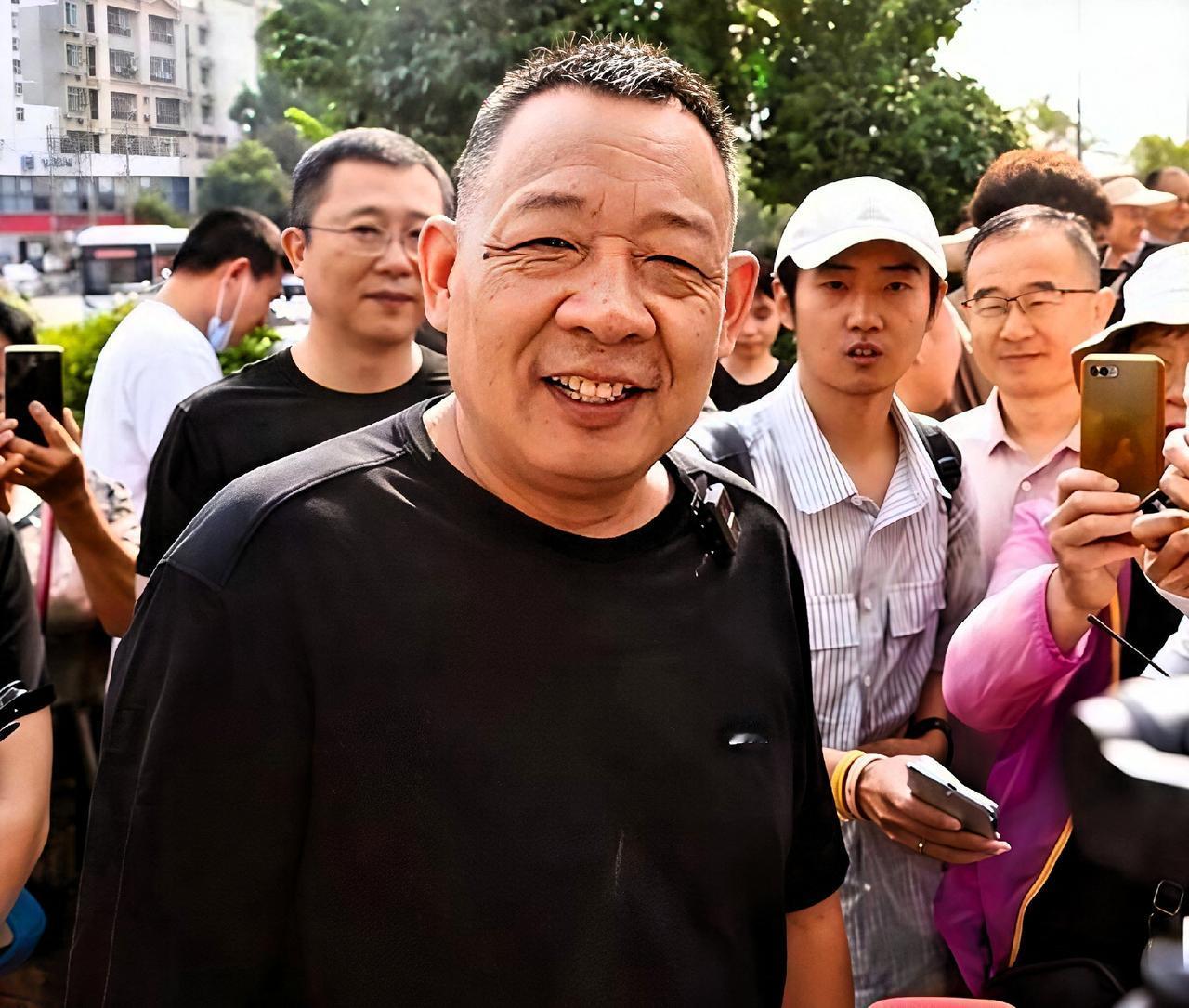 “四年制”不是培养，是甩锅胖东来又上热搜了。这次不是发钱，不是放假，而是一纸