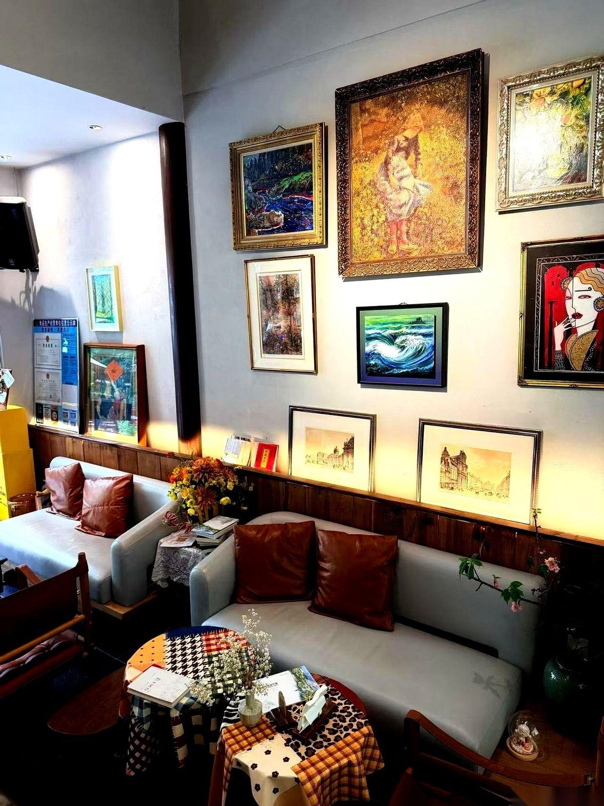 350平的地下室，设计师劝我做成一个通透的大平层，说这样才显气派。我当场就把图