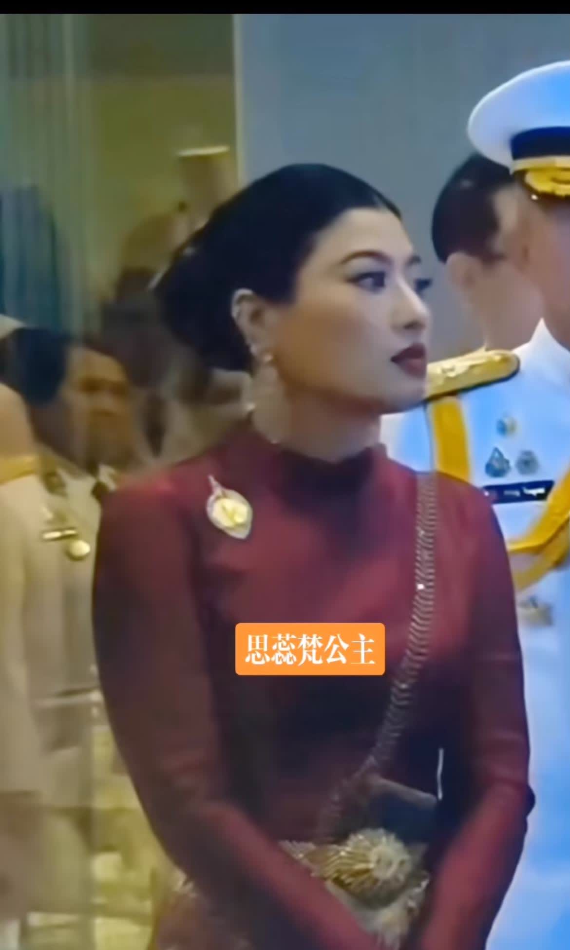 泰国王室已经培养好诗琳通公主的接班人了，她就是泰王十世的大女儿帕差拉长公主，可是