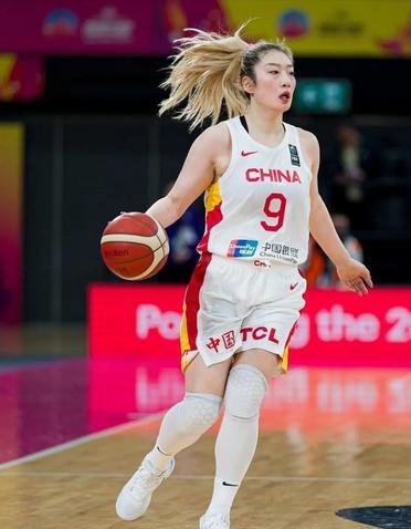 女排的朱婷、女篮的李梦、男乒的樊振东成了多少球迷心中无法割舍的痛！大家茶不思饭不