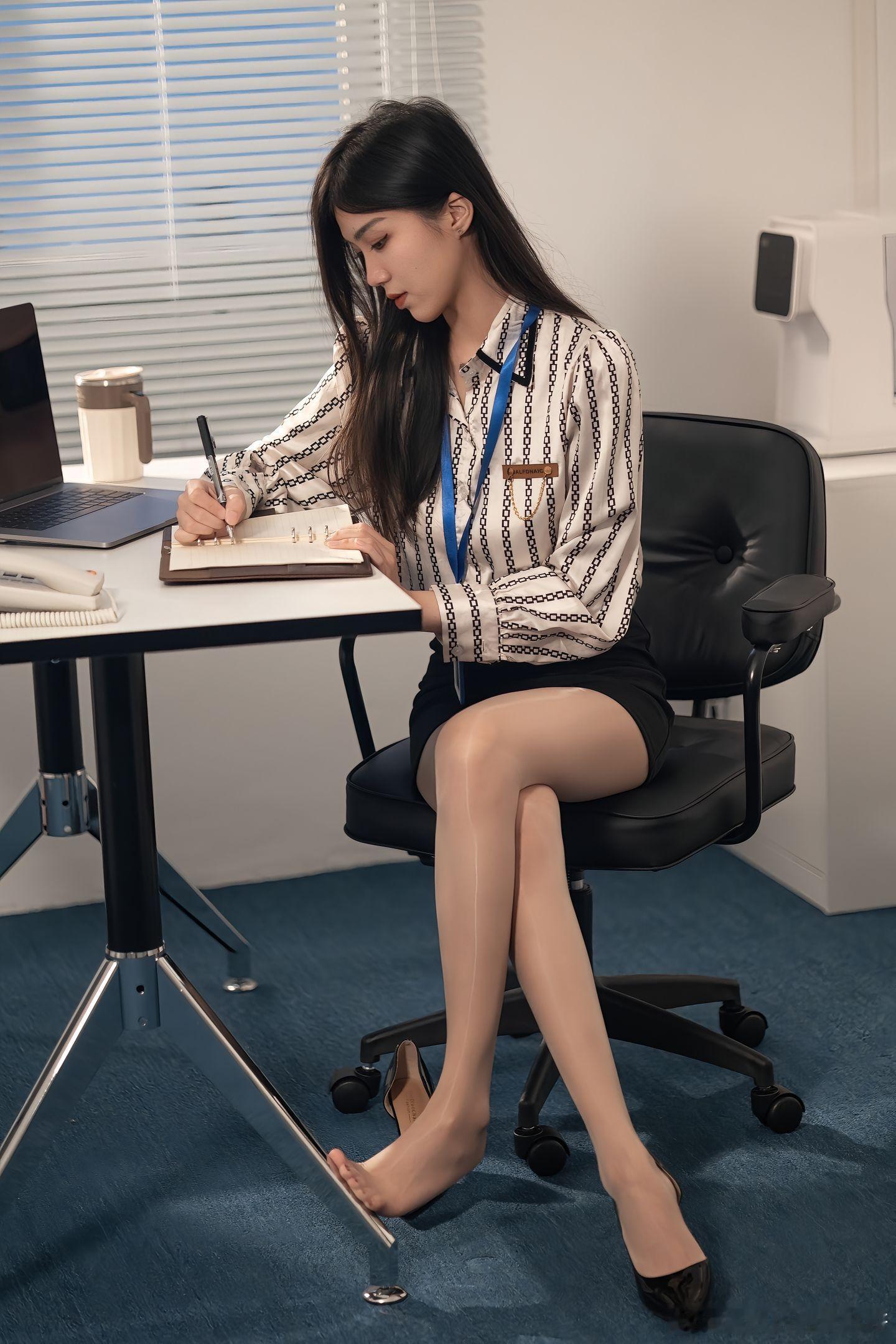 特别喜欢这种职场气质~