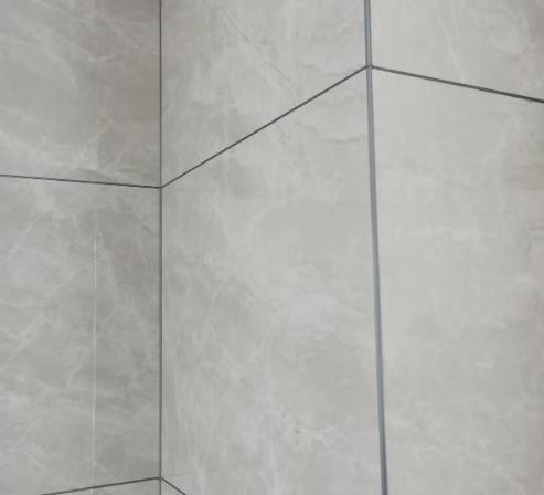 当初装修，师傅问我要“海棠角”还是“阳角条”，我一脸懵，说“哪个便宜用哪个”。结