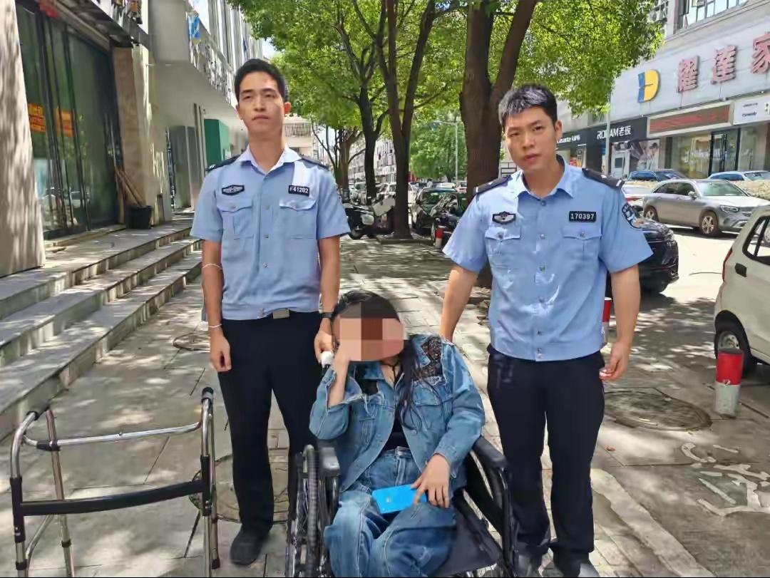 凌晨三点的急诊室，28岁的李某坐在轮椅上抖腿——护士掀开被子，发现她藏着半罐笑气