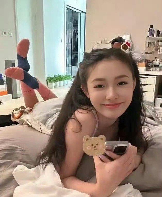 林允晒出北京的豪宅走红网络，网友纷纷表示“狠狠共情”​​​
