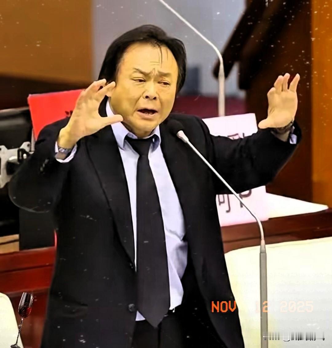 这下瞒不住了，现在全国人民都知道了。台海的王世坚一提要去大陆，民进党立马跳脚
