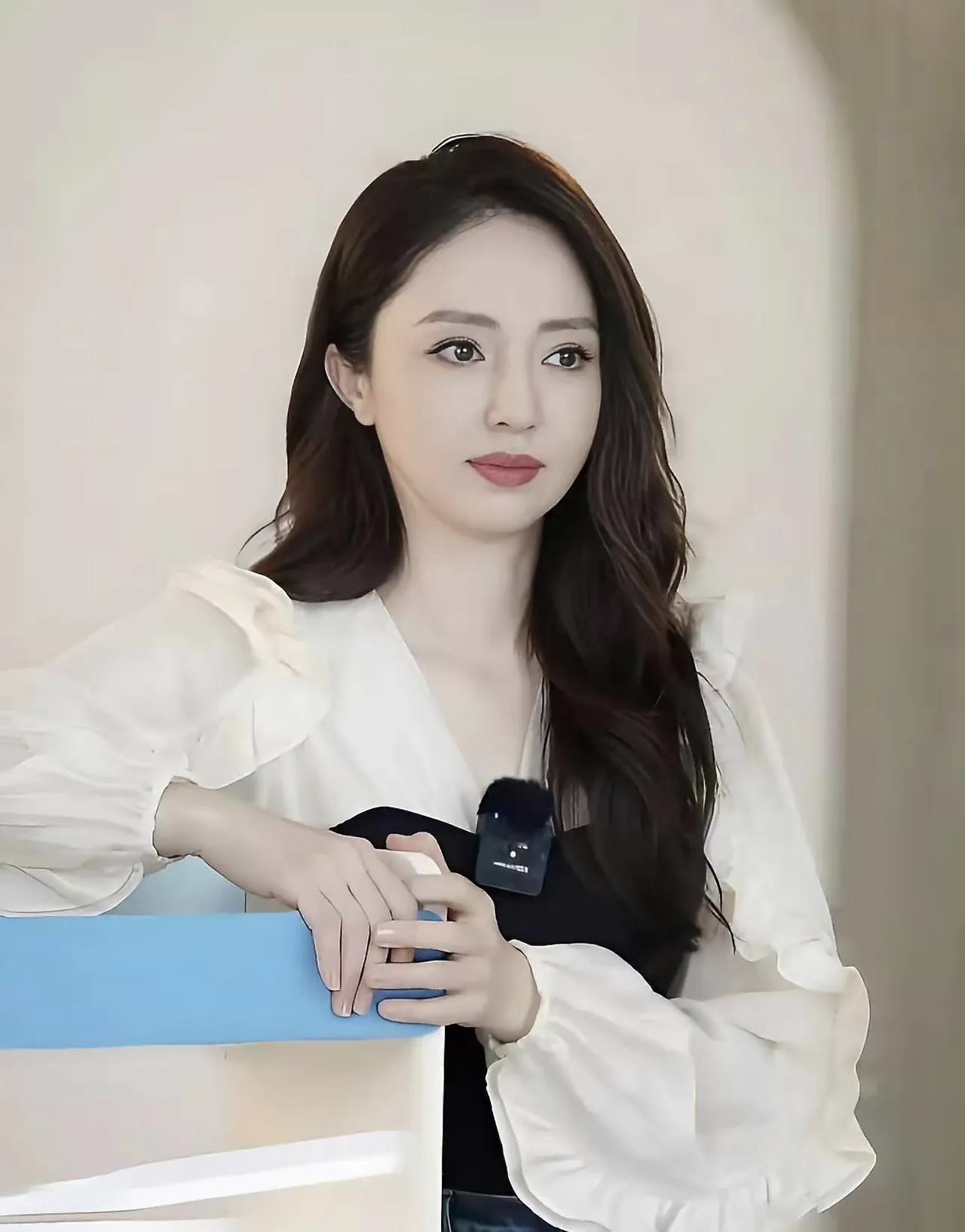 恭喜雪花女神龙！演员董璇终于再婚了，网传她的丈夫是演员张维伊，两人曾被拍到