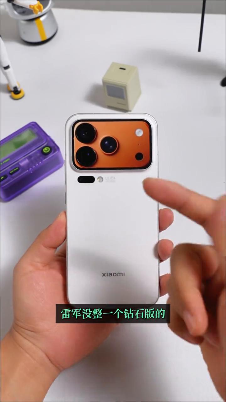 新品驾到：继钻石手表，小米又整活了！小米手环10影金特别版。虽说这一回雷军没整