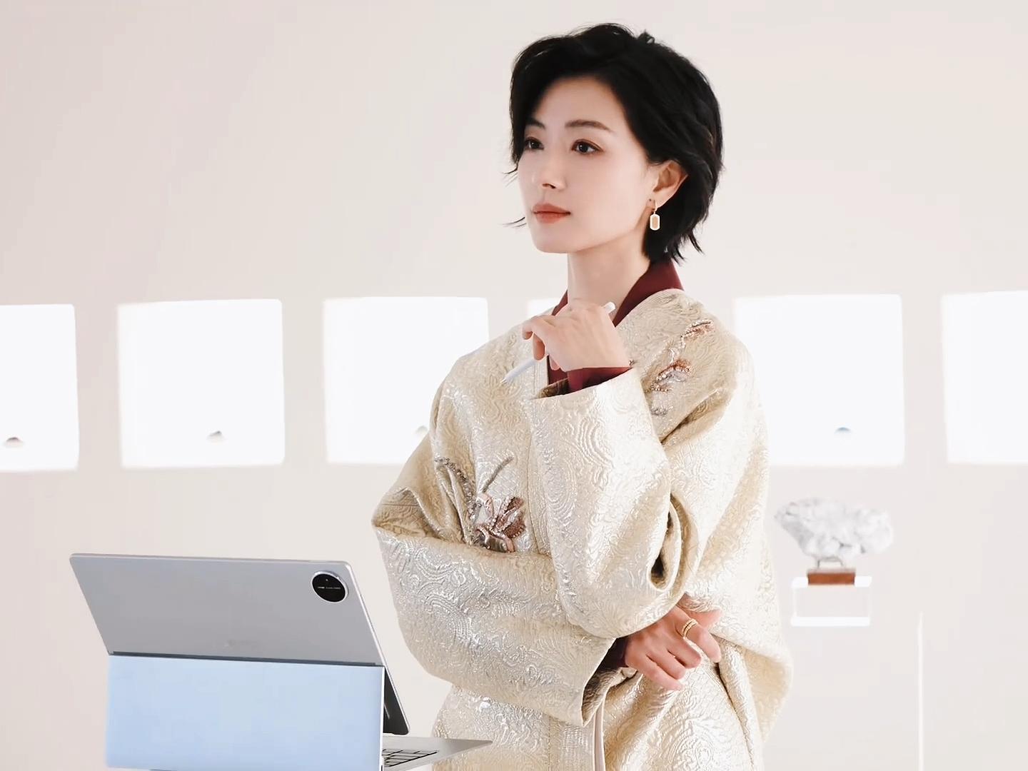 万茜｜天生会画以生活为底色，时光为画布，把相遇的短暂与记忆的悠长沉淀成存在于